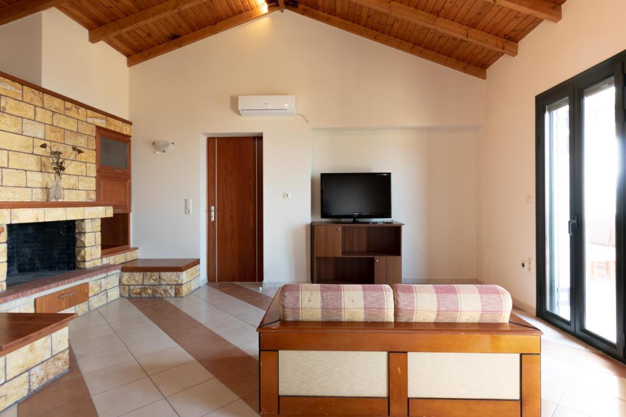 Papadeas Villas Megali Mantineia Bagian luar foto