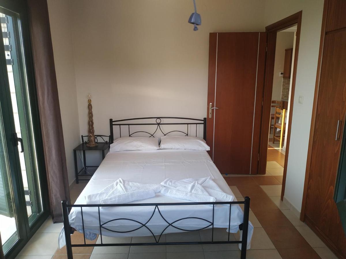 Papadeas Villas Megali Mantineia Bagian luar foto
