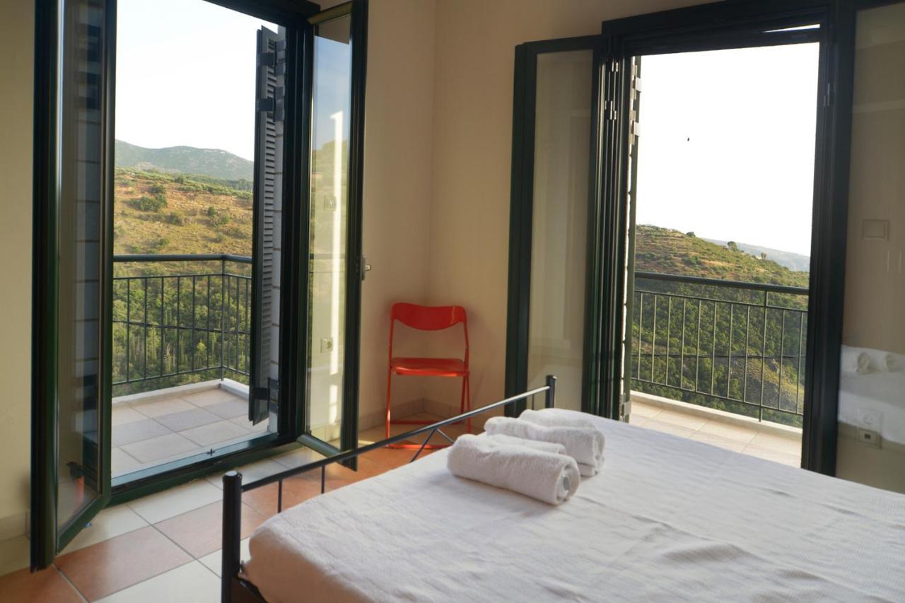 Papadeas Villas Megali Mantineia Bagian luar foto